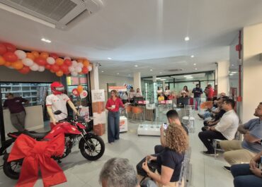 CDE Blindex® lança Vidro Habitat Neutro Cinza Claro e Laminado Temperado com promoção para profissionais da construção